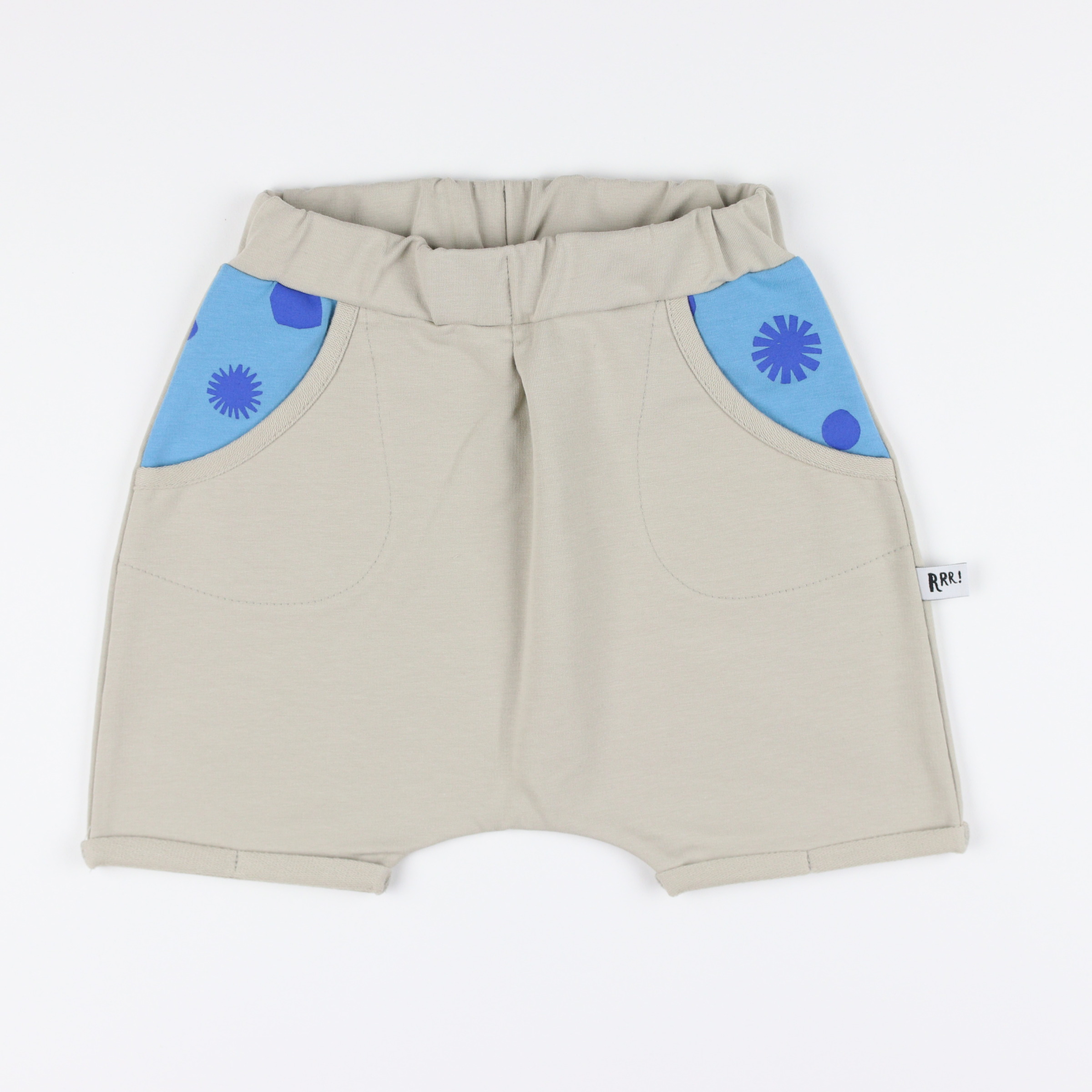 Beiges Shorts mit gepunkteter Tasche