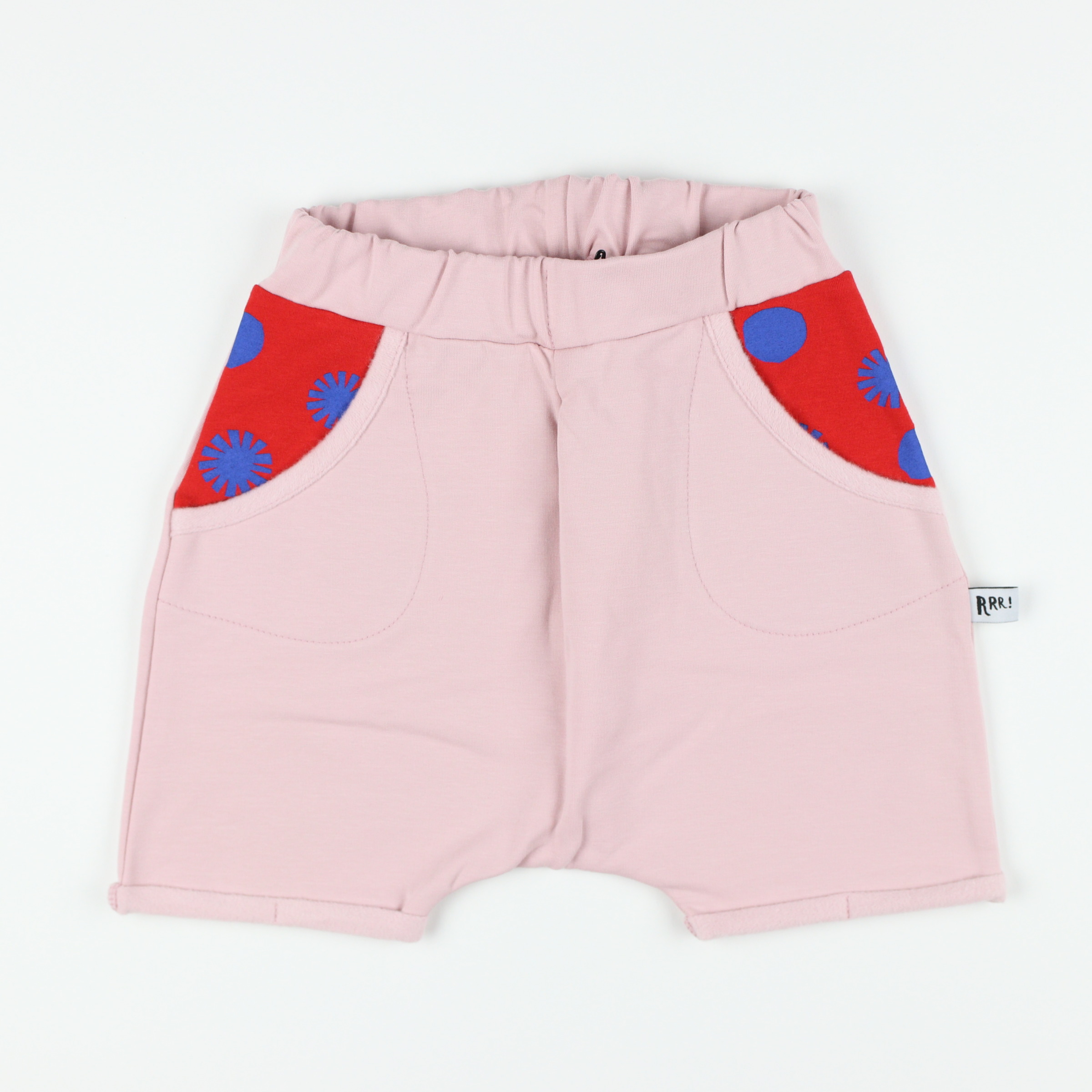 Rosa Shorts mit gepunkteter Tasche